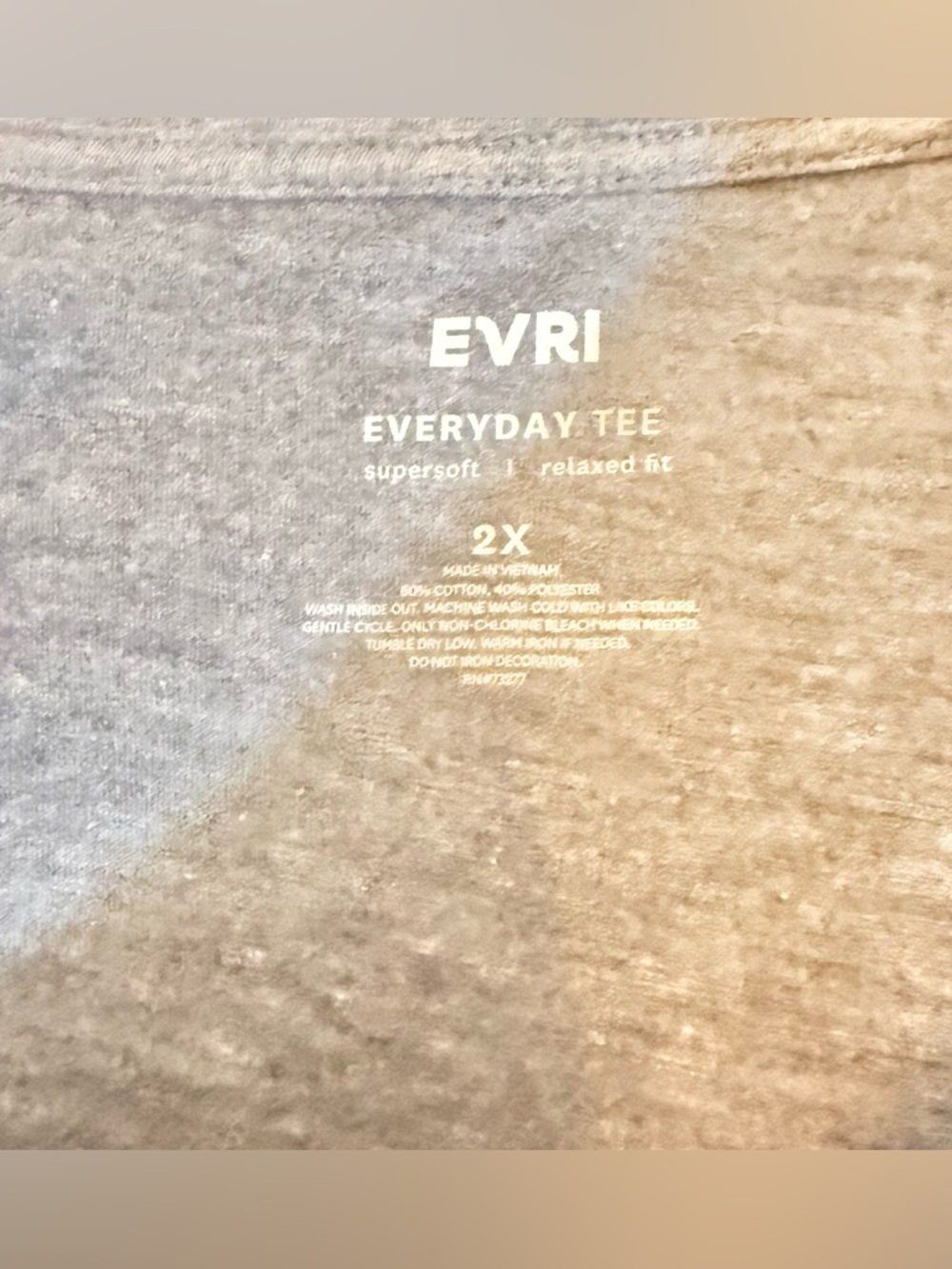 Women’s Plus Evri V Neck Graphic Tee 2X EUC - Picture 3 of 3